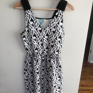 Very flattering dress